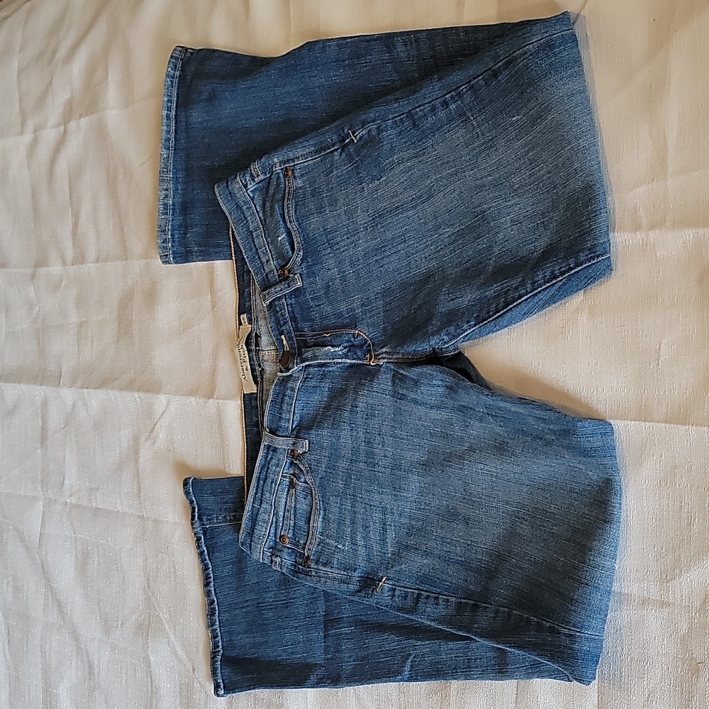 Abercrombie &Fitch Madison medium wash mid rise flared blue jeans size 6 short - Picture 1 of 7